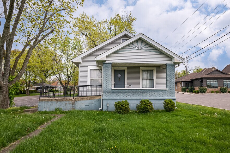 2542 Charlestown Rd, New Albany, IN 47150