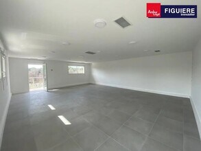 215 Avenue Jean Monnet, Saint-Cannat for lease Interior Photo- Image 1 of 3