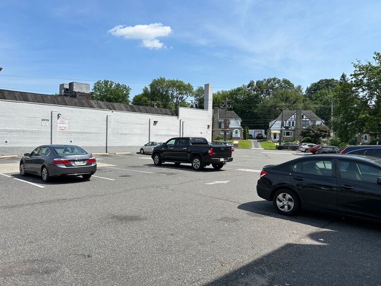 708 Burmont Rd, Drexel Hill, PA for sale - Building Photo - Image 3 of 6