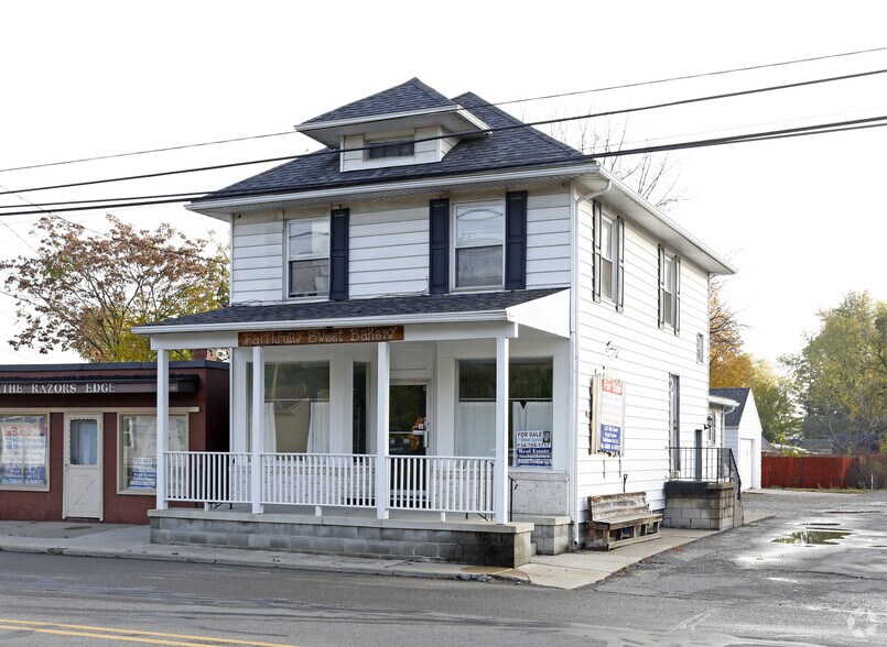 9020 Lewis Ave, Temperance, MI 48182