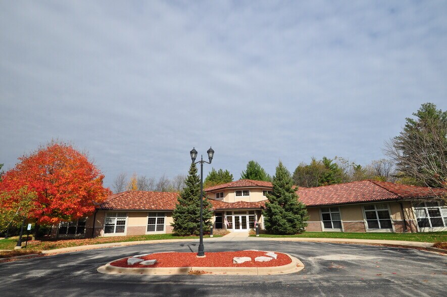 N21 W23350 Ridgeview Pky W, Waukesha, WI 53188