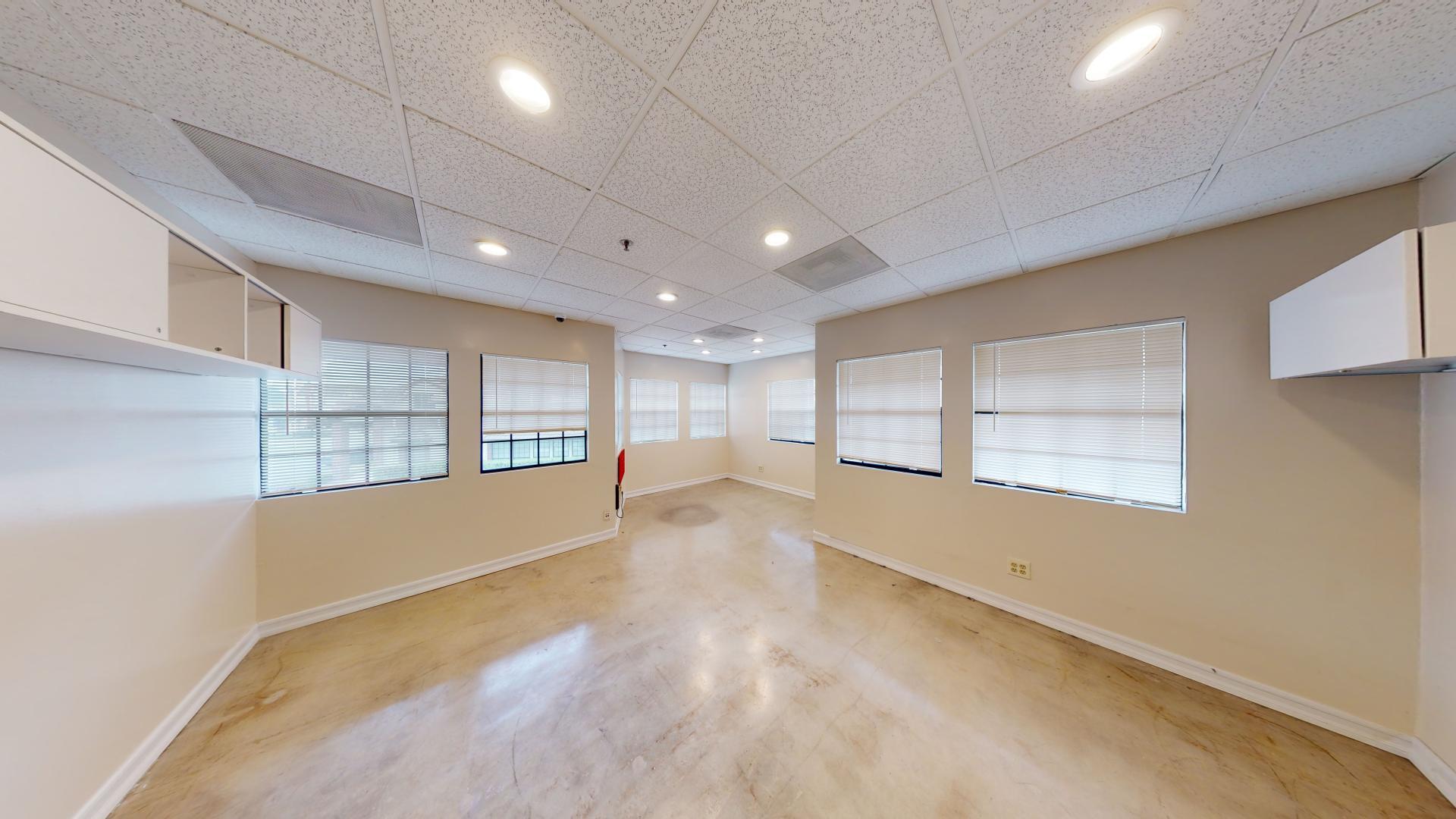 120 N Victory Blvd, Burbank, CA for lease Interior Photo- Image 1 of 4