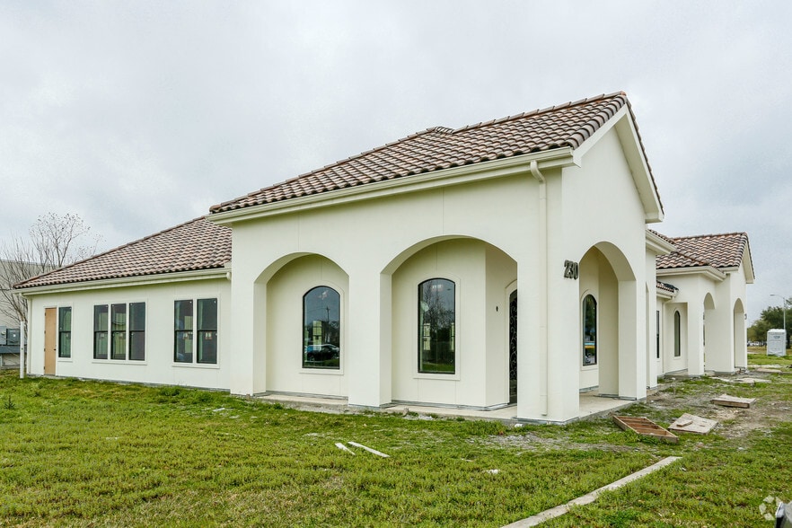 220 E Medical Center Blvd, Webster, TX for sale - Building Photo - Image 2 of 4