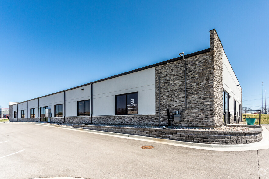 8630 N Green Hills Rd, Kansas City, MO for lease - Building Photo - Image 3 of 4