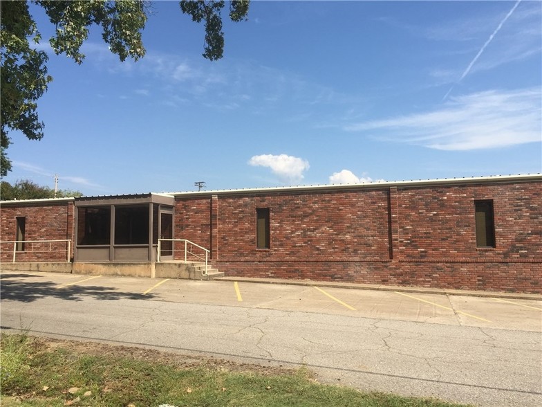 110 Hulsey Ave, Poteau, OK for sale - Building Photo - Image 1 of 1