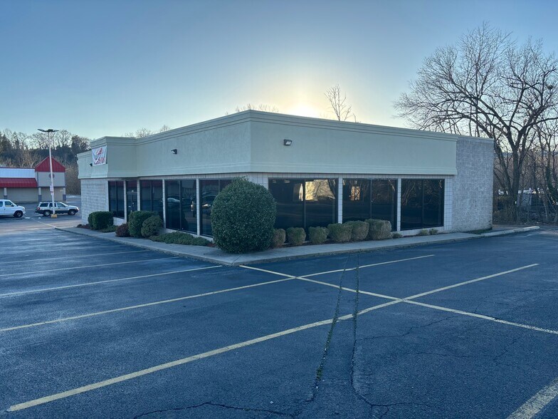 1407 E Stone Dr, Kingsport, TN for lease - Building Photo - Image 2 of 12