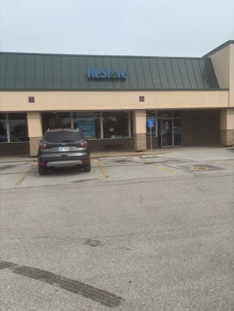 8700-8726 Santa Fe Dr, Overland Park, KS for lease Building Photo- Image 1 of 6