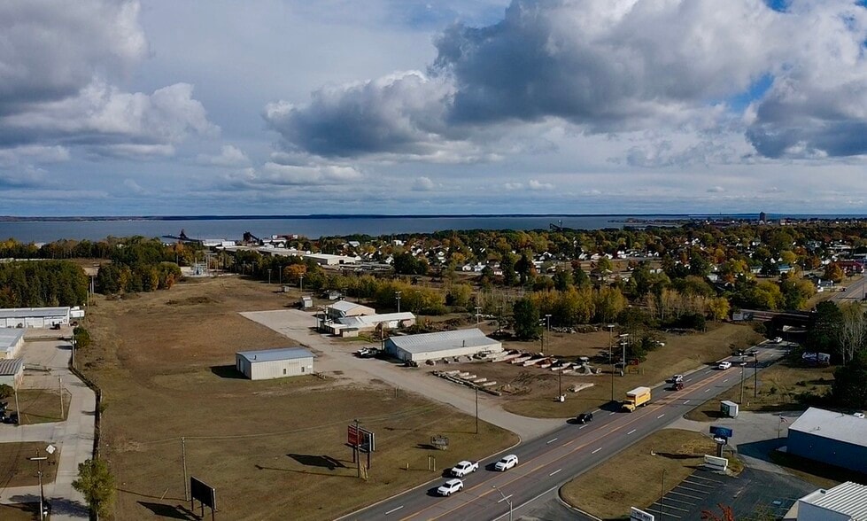 1720 N Lincoln Rd, Escanaba, MI for lease - Building Photo - Image 1 of 7