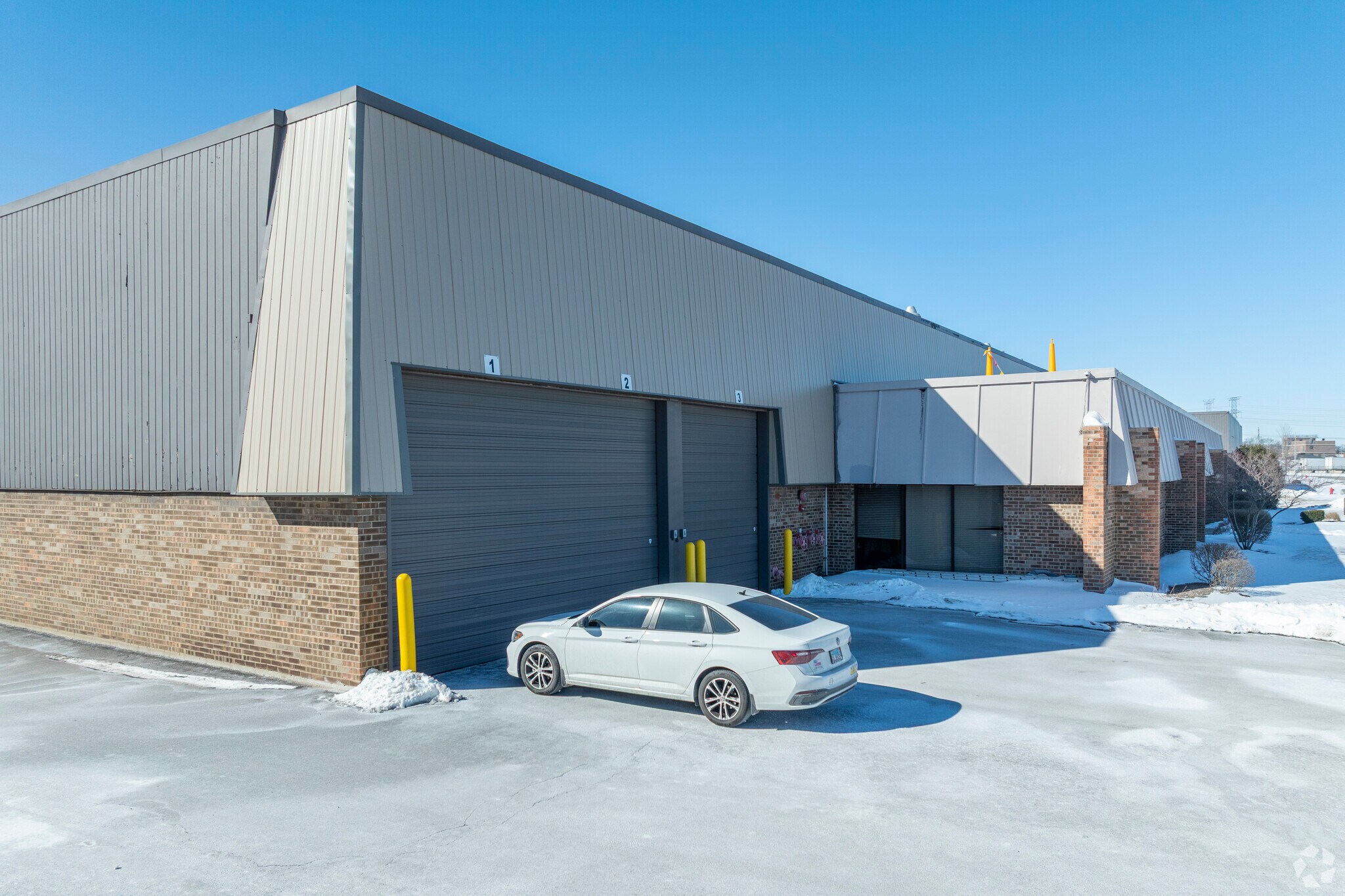 951 Fargo Ave, Elk Grove Village, IL for sale Primary Photo- Image 1 of 1