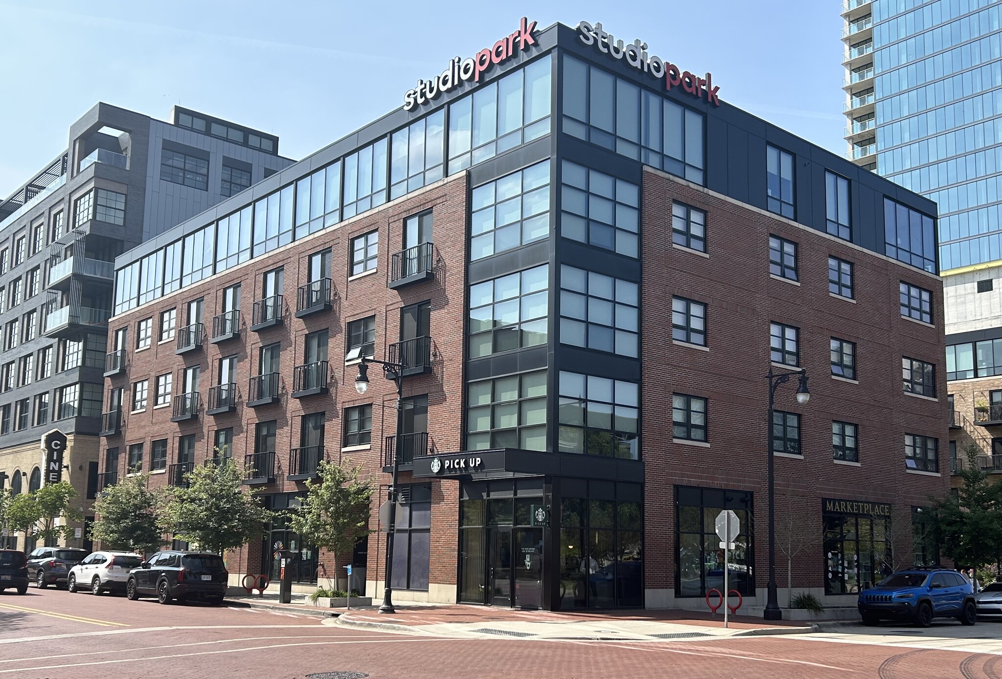 122 Oakes St SW, Grand Rapids, MI for lease Building Photo- Image 1 of 5