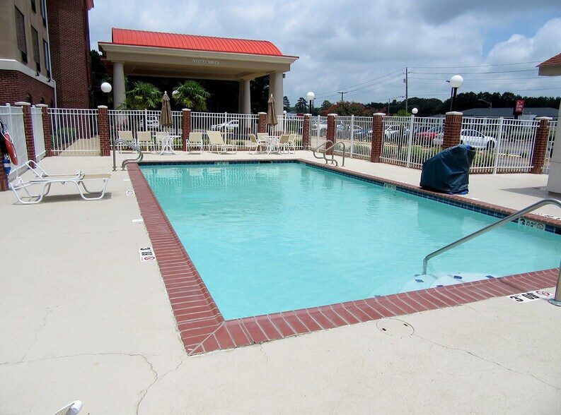 1275 Highway 35 S, Forest, MS 39074 Holiday Inn Express & Suites