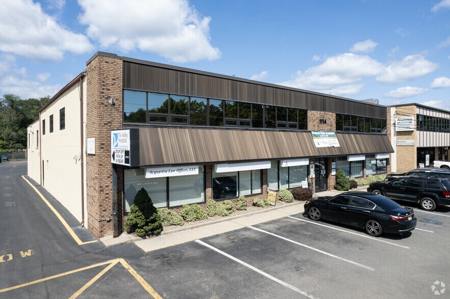 1114 Goffle Rd, Hawthorne, NJ 07506