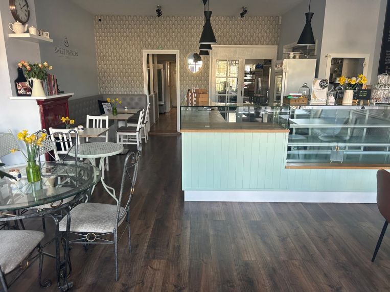 61-67 Old Woking Rd, West Byfleet, SRY KT14 6LF - Unit 61 -  - Interior Photo - Image 1 of 2