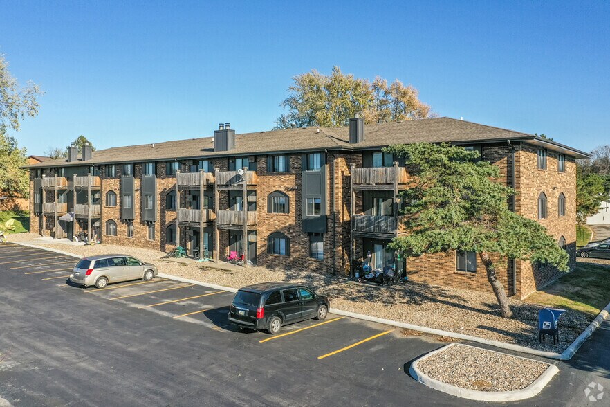 2120 Grand Ave, West Des Moines, IA 50265