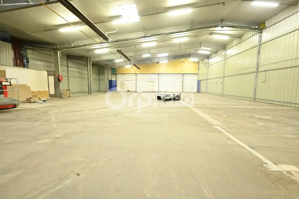 Industrial in Le Creusot for lease Building Photo- Image 1 of 13