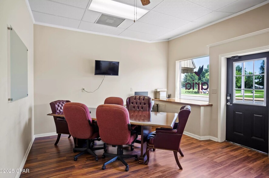 20735 Central Ave E, Blountstown, FL for sale - Interior Photo - Image 2 of 7