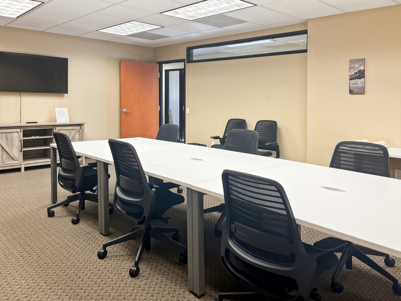 214 S 3rd St, Sterling, CO for lease - Interior Photo - Image 2 of 12