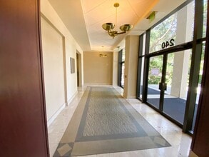 240 S Pineapple Ave, Sarasota, FL for lease Interior Photo- Image 2 of 8