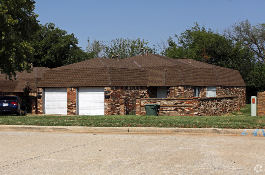 1000 Jefferson St, Edmond, OK for sale - Building Photo - Image 2 of 2