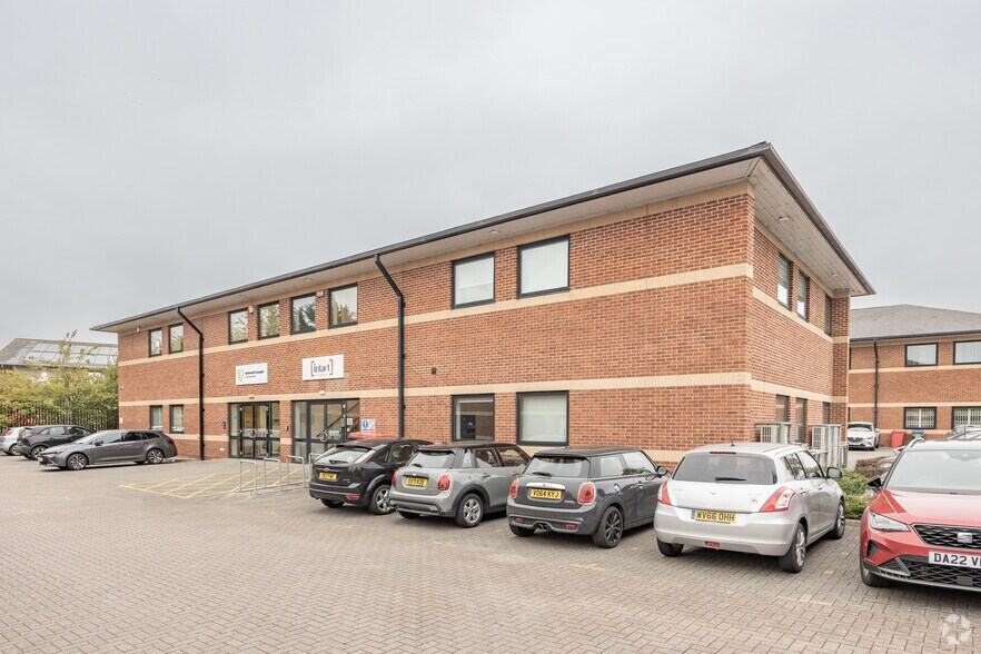 Falcon Clos, Quedgeley for sale - Primary Photo - Image 1 of 1