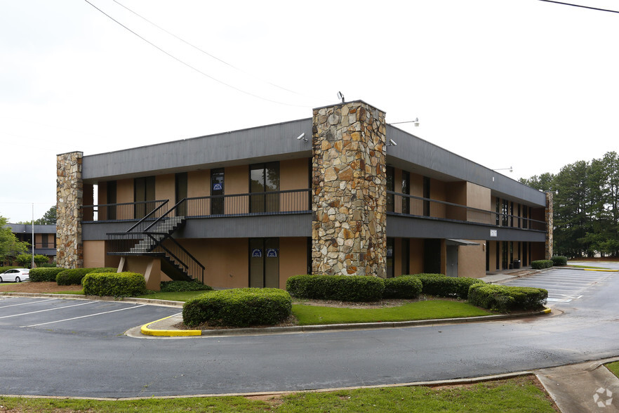 6765 Peachtree Industrial Blvd, Atlanta, GA for lease - Primary Photo - Image 1 of 11