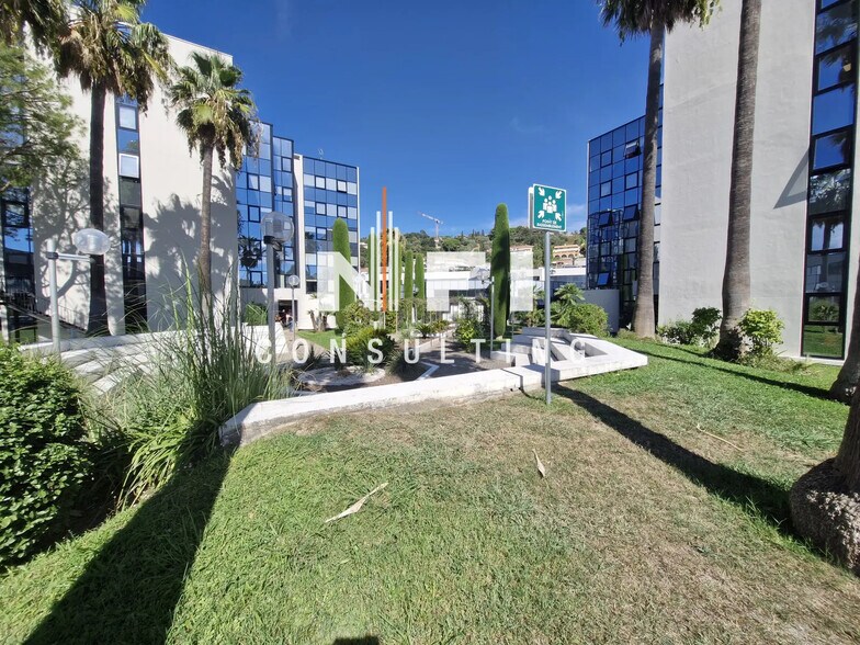 Retail in Nice for lease - Building Photo - Image 1 of 7