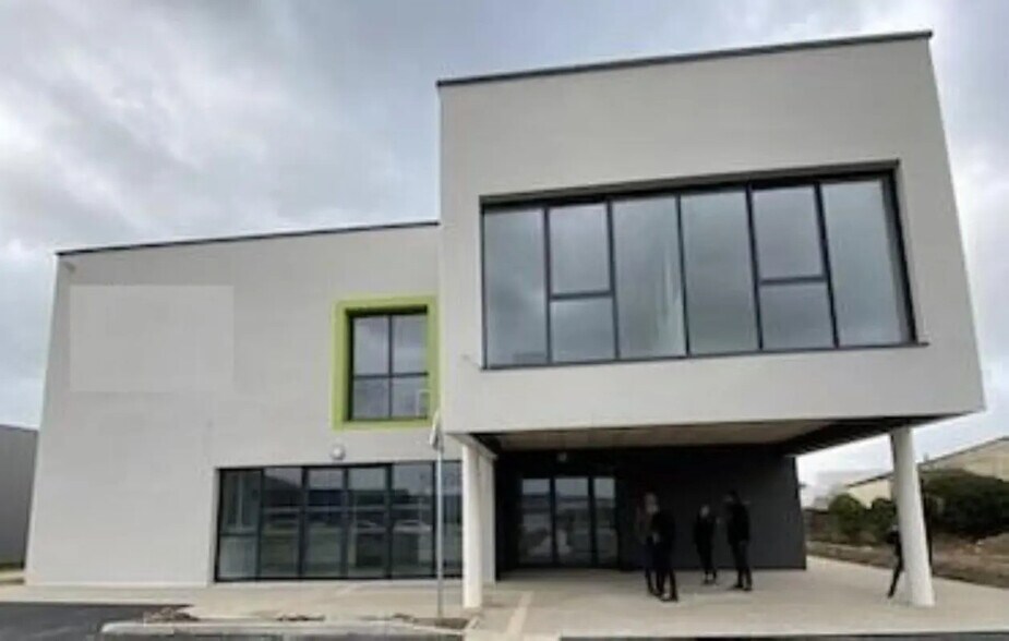 Office in Rennes for lease - Building Photo - Image 1 of 3