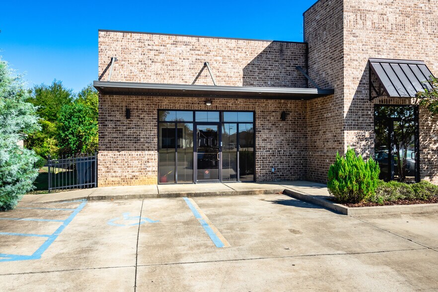 1082 Gluckstadt Rd, Madison, MS 39110