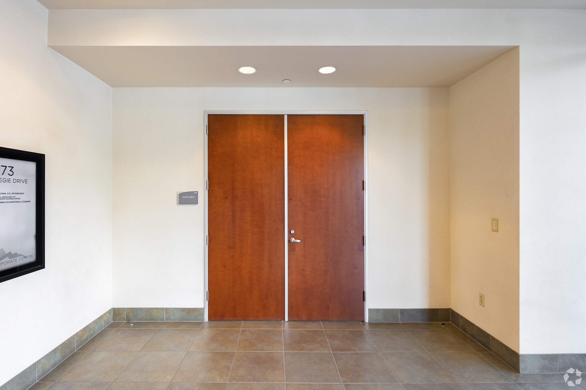 650 E Hospitality Ln, San Bernardino, CA for lease Interior Photo- Image 1 of 9