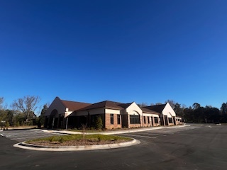 1977 Eastchester Dr, High Point, NC for lease - Building Photo - Image 1 of 3