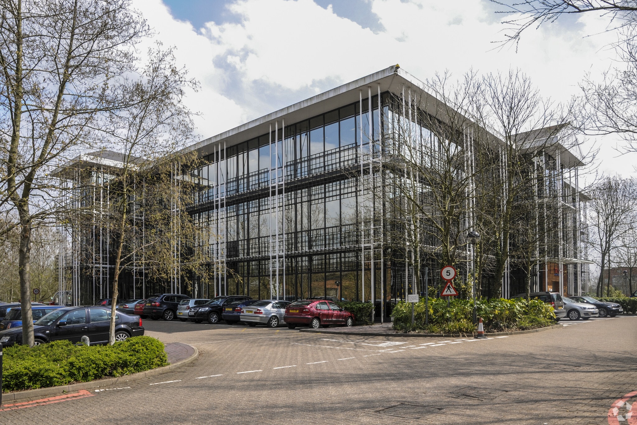 1 Falcon Way, Welwyn Garden City for sale Primary Photo- Image 1 of 1