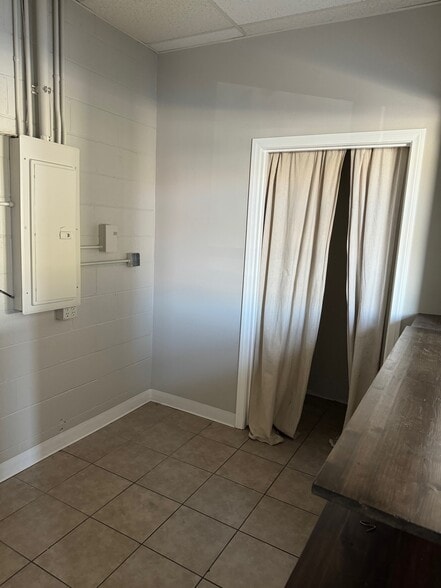 17866 Sierra Hwy, Santa Clarita, CA for lease - Interior Photo - Image 3 of 12