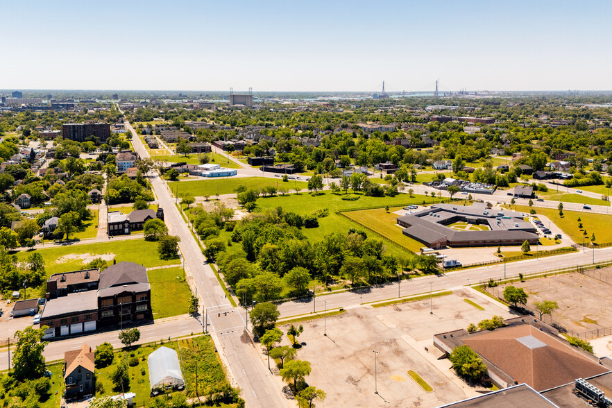 4438 Grand River ave, Detroit, MI for sale - Primary Photo - Image 1 of 6