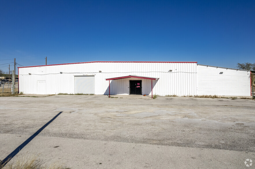 1457 S Highway 181, Karnes City, TX for lease - Building Photo - Image 3 of 6