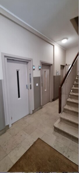 Office in Paris for lease - Building Photo - Image 3 of 11