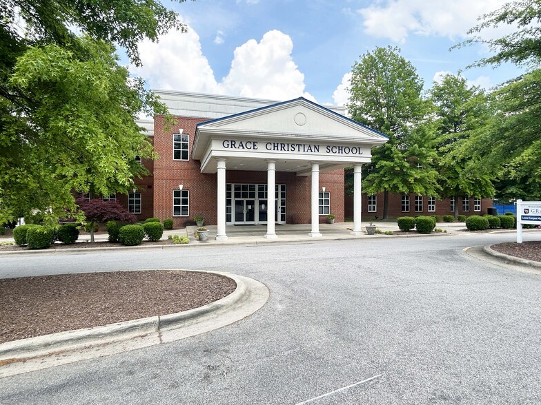 801 Buck Jones Rd, Raleigh, NC for sale - Primary Photo - Image 1 of 5