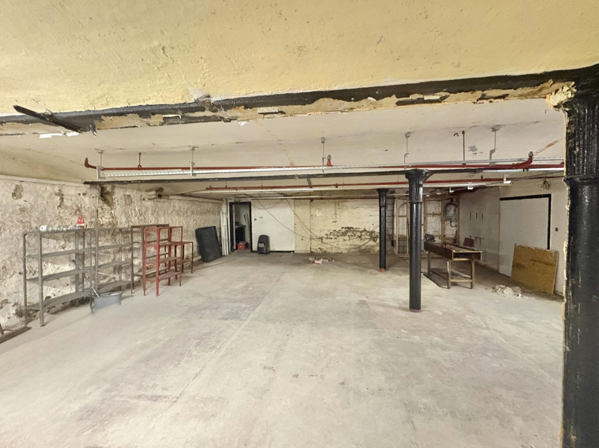 Osborne St, Oldham for lease Interior Photo- Image 1 of 2