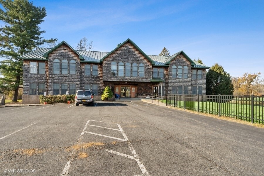 100 Egbertson Rd, Campbell Hall, NY 10916