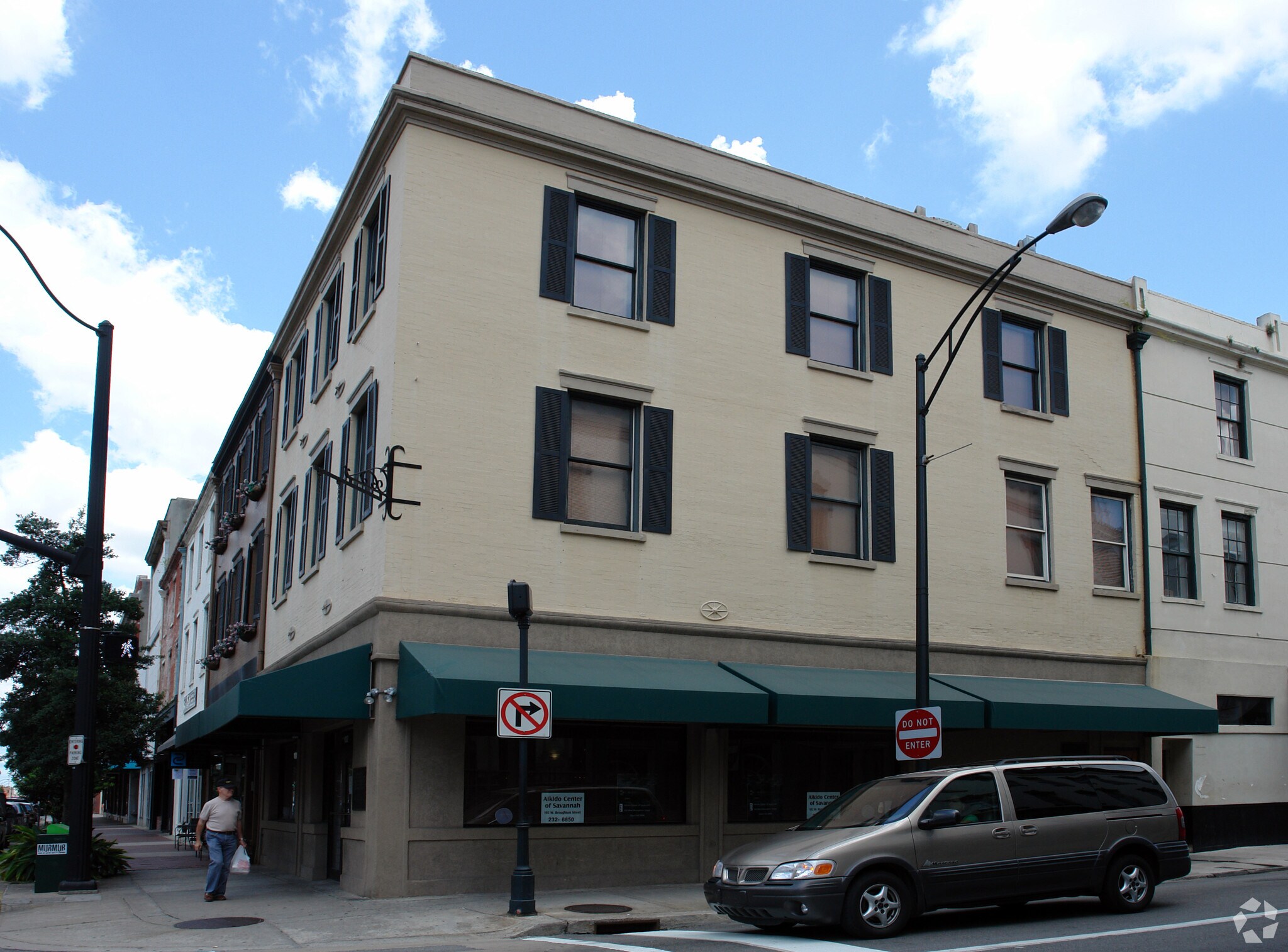 102 W Broughton St, Savannah, GA for sale Primary Photo- Image 1 of 1