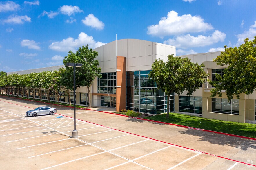 1410 E Renner Rd, Richardson, TX for lease - Building Photo - Image 1 of 17