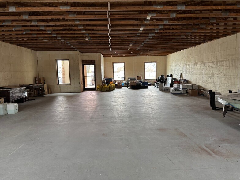 1243-1291 Stuart Place Rd Rd, Palm Valley, TX for lease - Interior Photo - Image 2 of 5