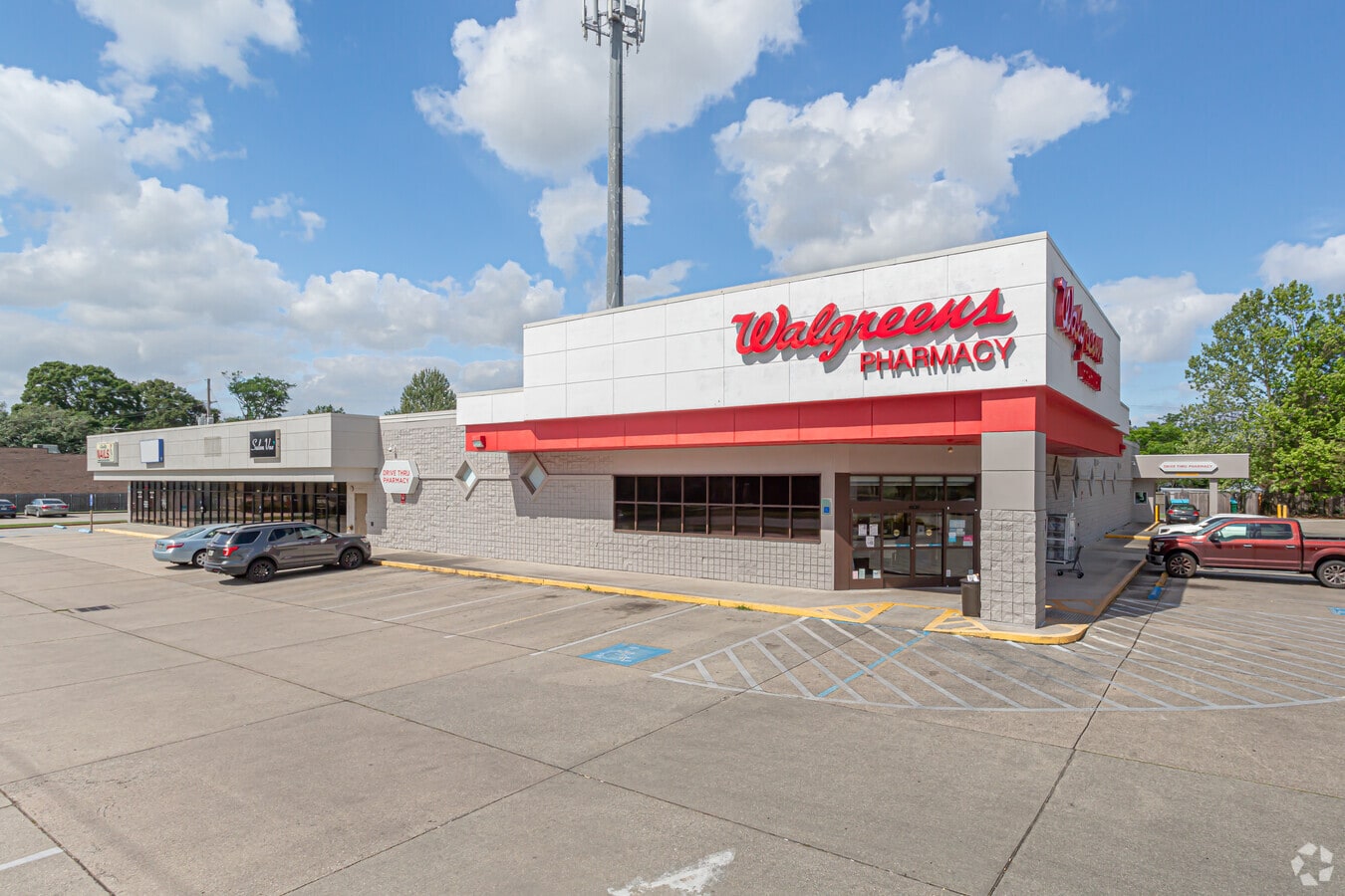 82258227 Jefferson Hwy, Harahan, LA 70123