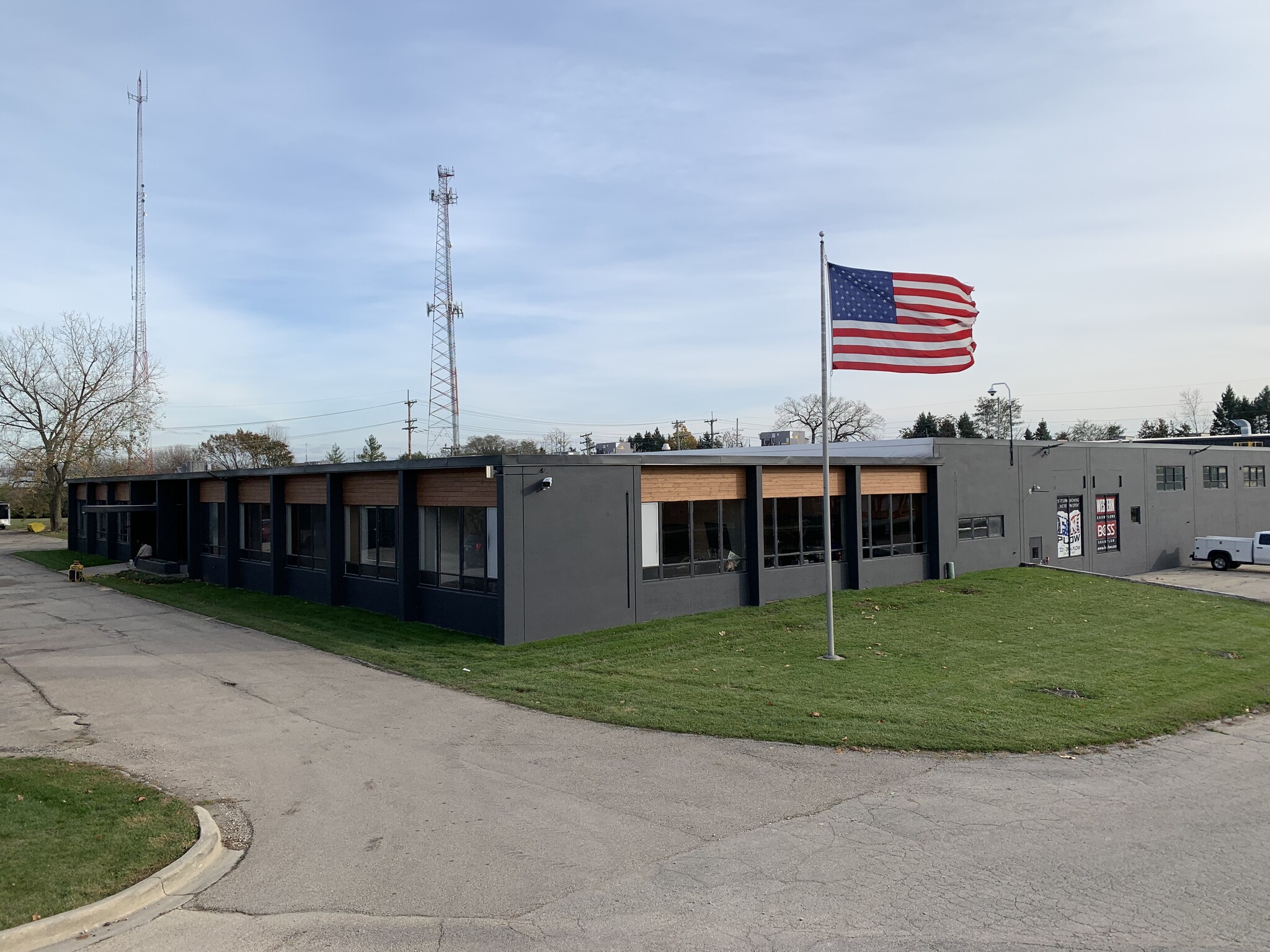 2000 Gary Ln, Geneva, IL for lease Building Photo- Image 1 of 9