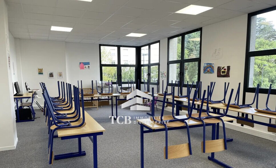 Office in Nantes for lease - Interior Photo - Image 2 of 4