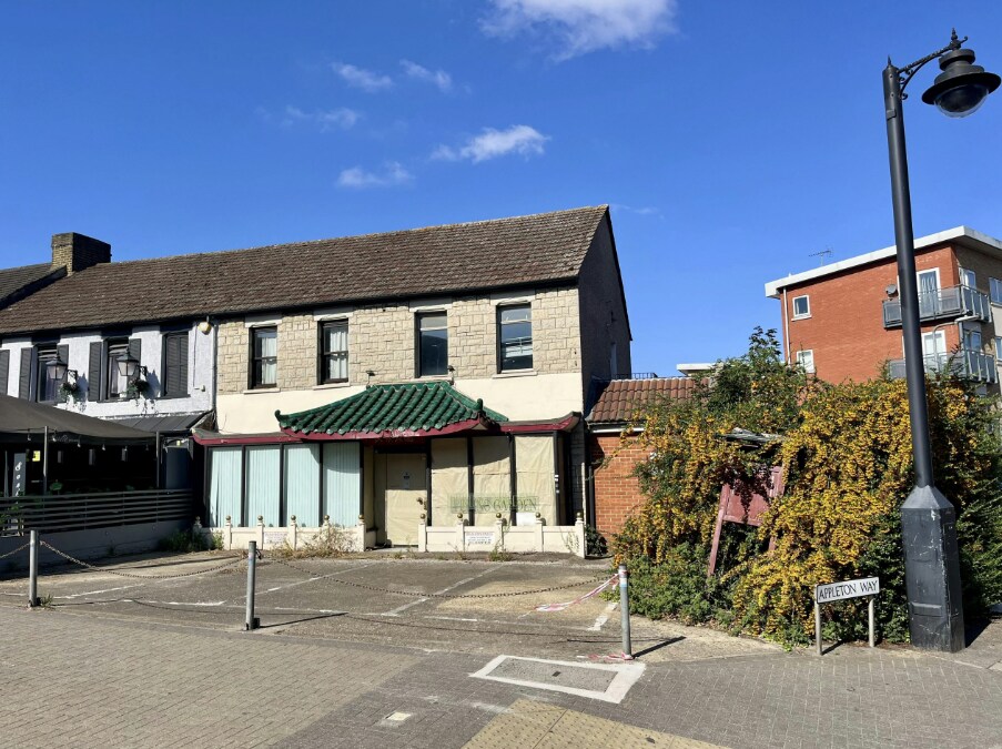 36-38 Station Ln, Havering for lease Primary Photo- Image 1 of 2