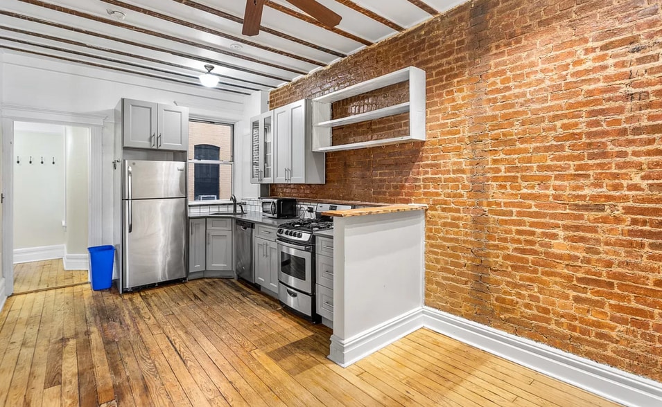 662 Madison St, Brooklyn, NY for sale - Interior Photo - Image 3 of 9