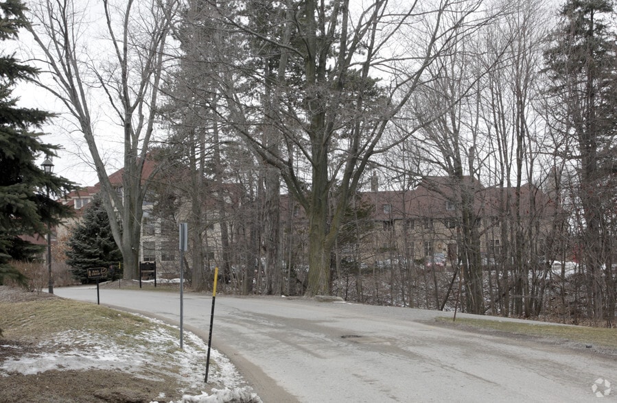 1333 Dorval Dr, Oakville, ON for lease - Building Photo - Image 2 of 2