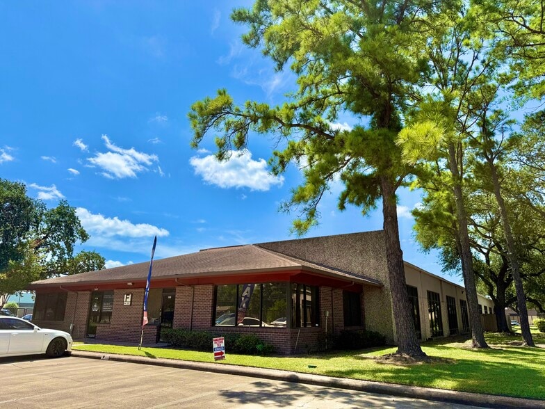 7135 W Tidwell Rd, Houston, TX for lease - Building Photo - Image 2 of 11