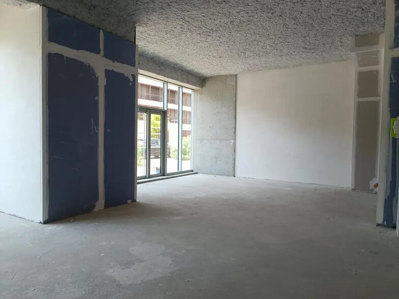 4 Rue Germaine Tillion, Saint-Genis-Pouilly for sale - Interior Photo - Image 1 of 4