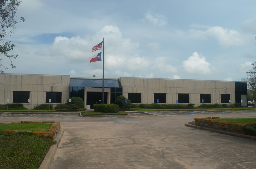 3000 Technology Dr, Angleton, TX for sale - Primary Photo - Image 1 of 1